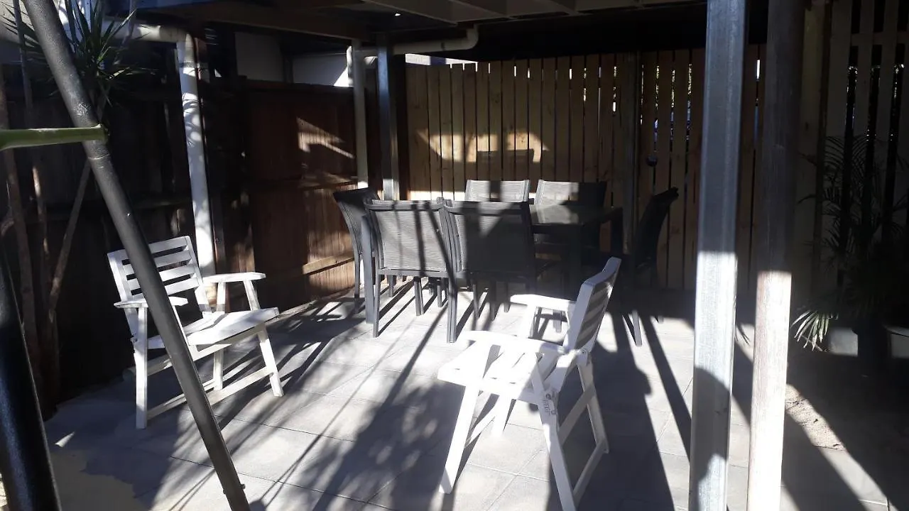 Maple Villa - The Beach House By The Bay Brisbane